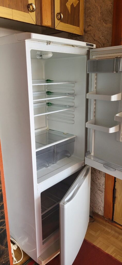 Сдам 2-ух комнатную квартиру,по договору,на длительный срок.