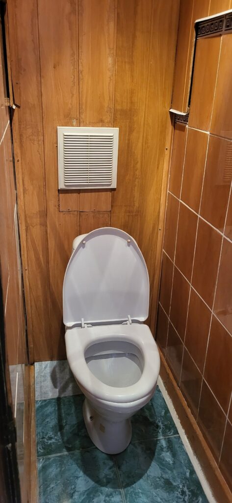 Сдам 2-ух комнатную квартиру,по договору,на длительный срок.