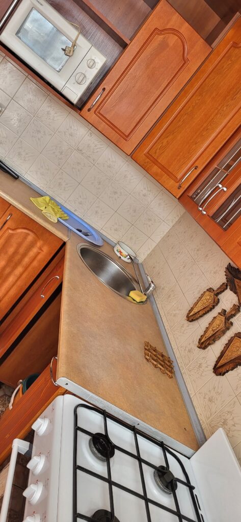 Сдам 2-ух комнатную квартиру,по договору,на длительный срок.