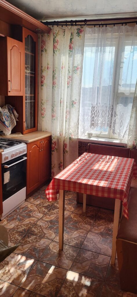 Сдам 2-ух комнатную квартиру,по договору,на длительный срок.