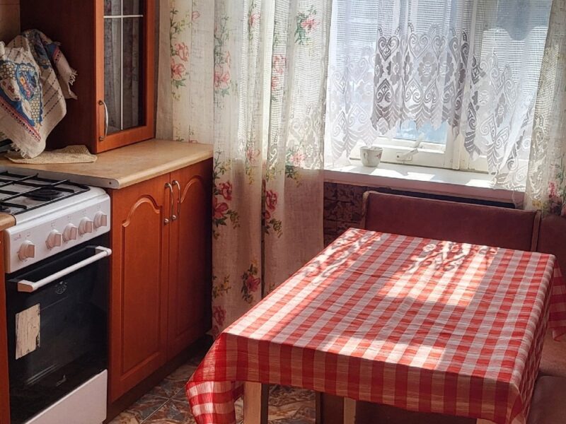 Сдам 2-ух комнатную квартиру,по договору,на длительный срок.