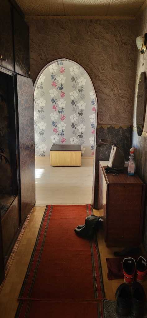 Сдам 2-ух комнатную квартиру,по договору,на длительный срок.